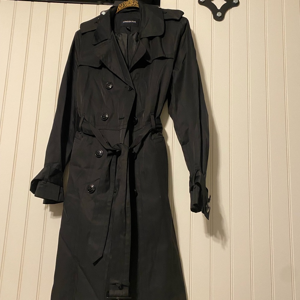 London Fog ladies black rain/trench coat size large without belt